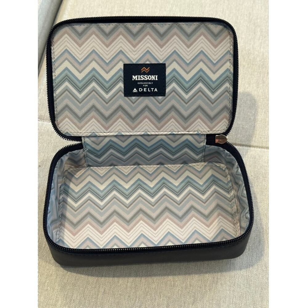 Missoni for Delta Airlines Exclusive Travel Case – Navy‎ Chevron Zip Pouch 5x8